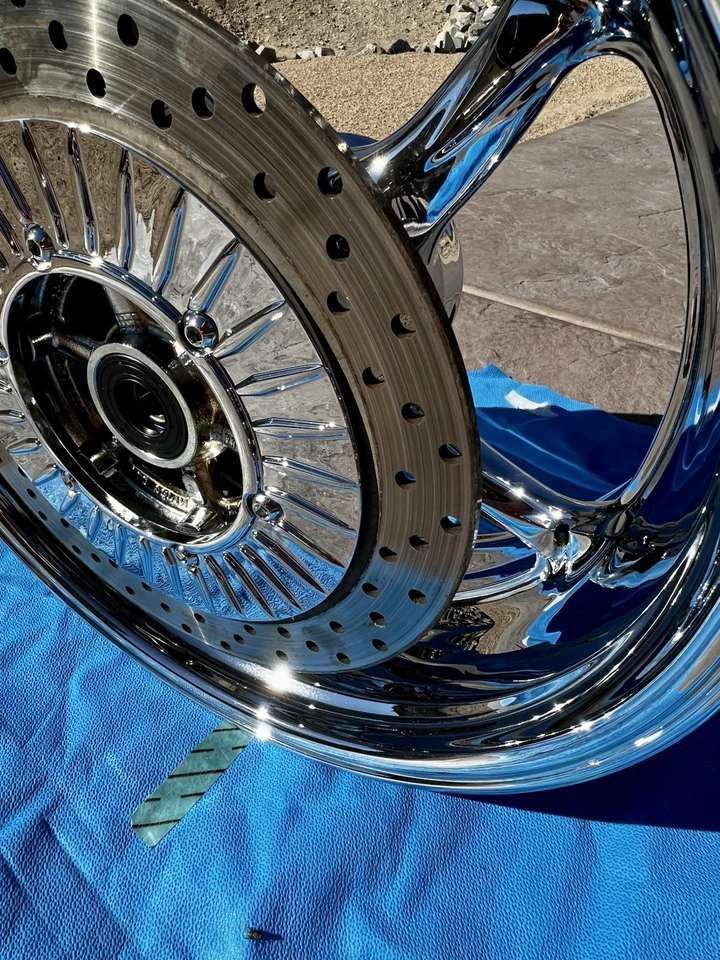 Llanta cromada Yamaha Raider servicio rotores pulidos rendimiento borde rueda XV 1900 Foto 2 de 4