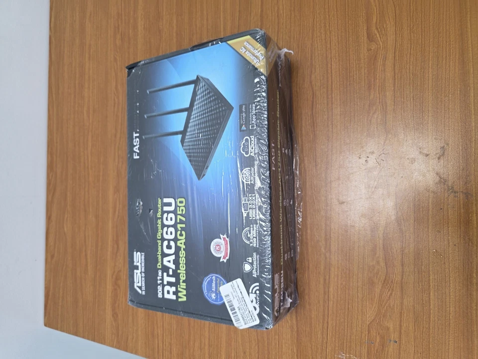 Asus Dual-Band Wireless AC1750 Gigabit Router (RT-AC66U) - Image 2 of 3