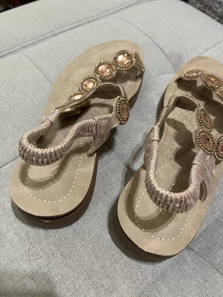 Женские сандалии Andiamo размер 6,5 с ремешком персиковые украшения с лампами накаливания - Изображение 2 из 4