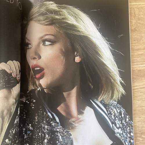 US Weekly Taylor Swift Style Album Magazine 100+ Photos 2023 Edition - Imagen 5 de 9