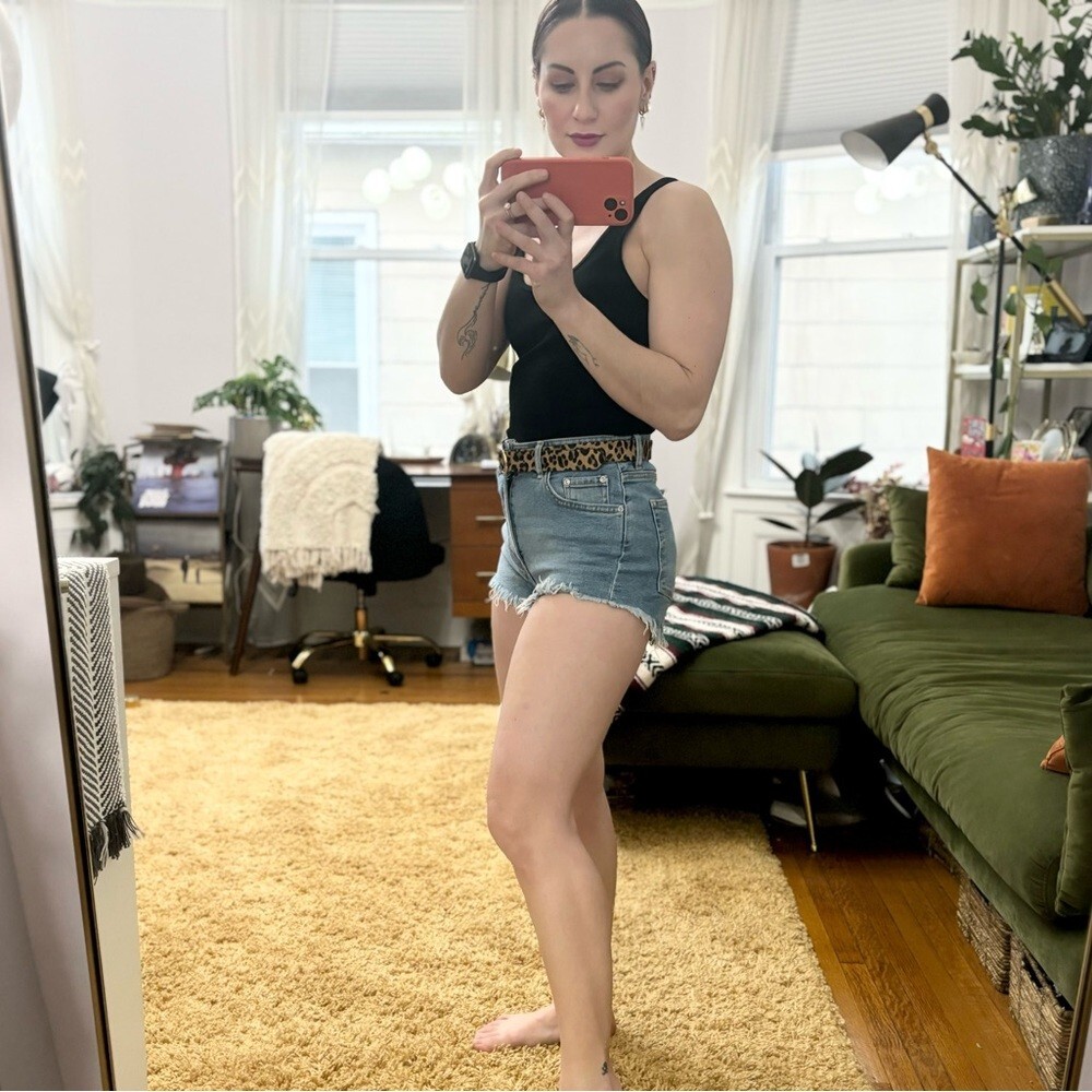 High Rise cut off Sz 4 Zara Denim Shorts thumbnail 4