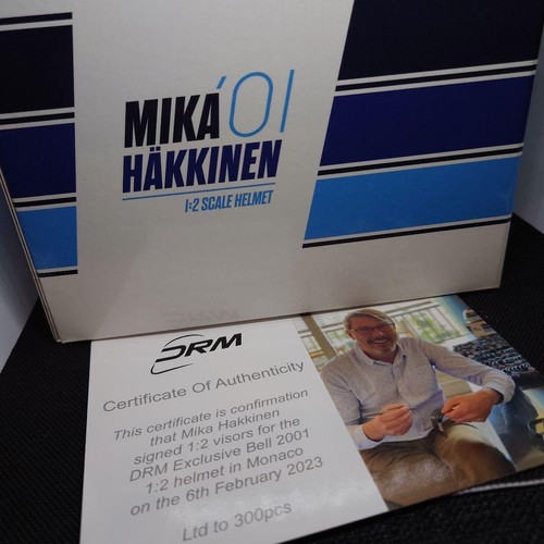 Casco Mika Hakkinen scala 1/2 firmato Mclaren, Mercedes 2001 Ltd a 300 pezzi - Foto 2 di 10