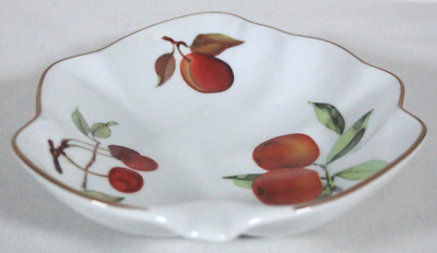 VTG DISCONTINUED ROYAL WORCESTER EVESHAM PATTERN LEAF SHAPED DISH 8.25'' LONG NEW