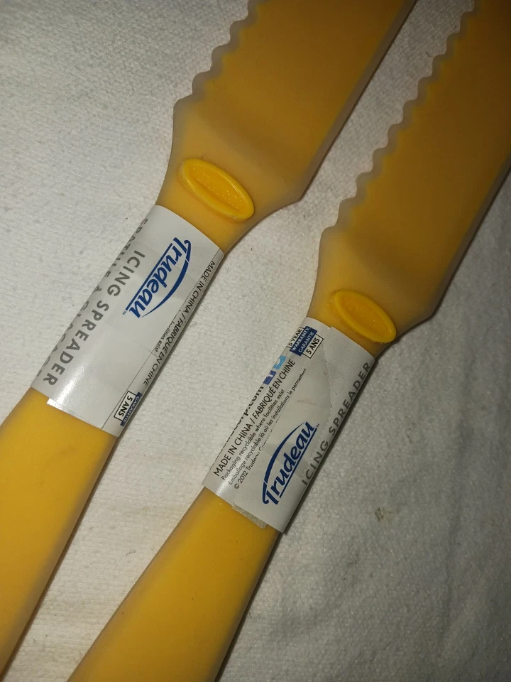 Esparcidor de glaseado de silicona para batidor y pastel. Trudeau Nuevo Foto 3 de 4