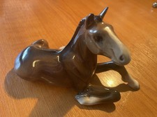 BESWICK  GLOSSY BROWN LYING SHIRE HORSE FOAL FIGURINE model 2460 1973-76