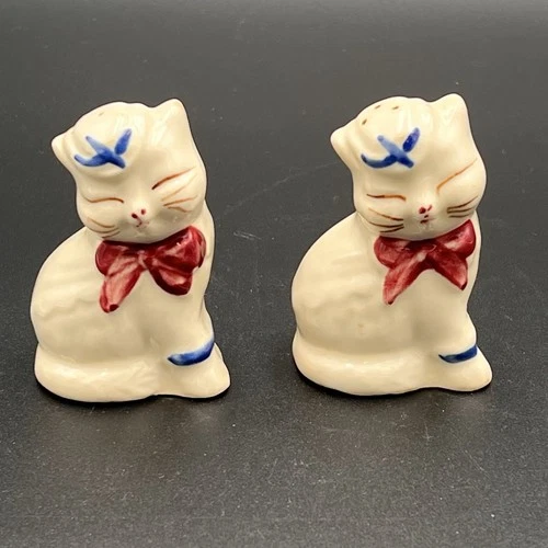 Vintage SHAWNEE Pottery Puss 'N Boots Cat White Red Bow Salt & Pepper Shakers