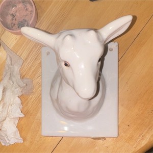 White Ceramic Wall Mounted Cattle Bust Sculpture, Glossy Bovine Skull Décor