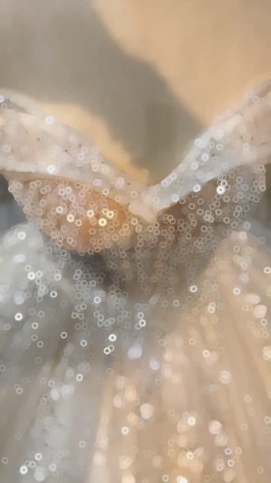 Glitzer Brautkleid A-Linie mit Perlen & Ärmeln, schulterfrei, Ballkleid - Bild 2 von 4