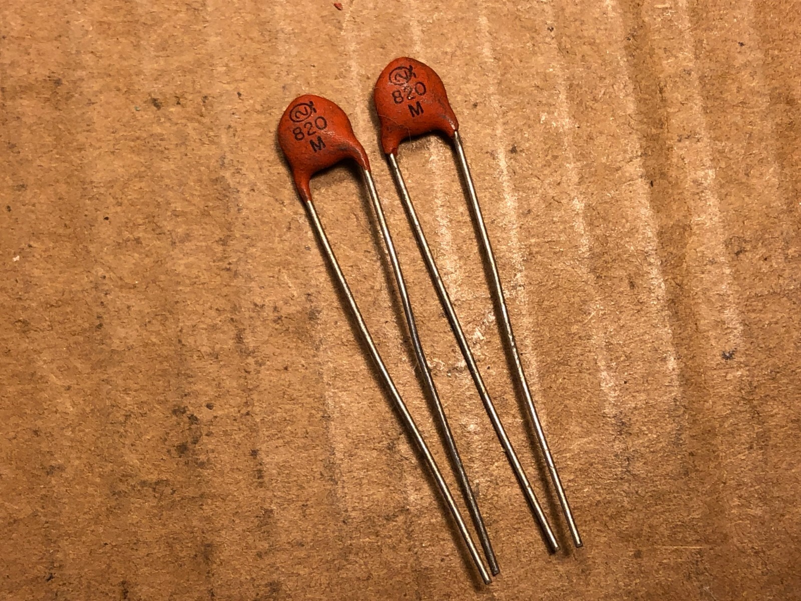 2 NOS Vintage Sprague 820 pf 1000v Ceramic Disk Capacitors 1kv Guitar Amp Caps