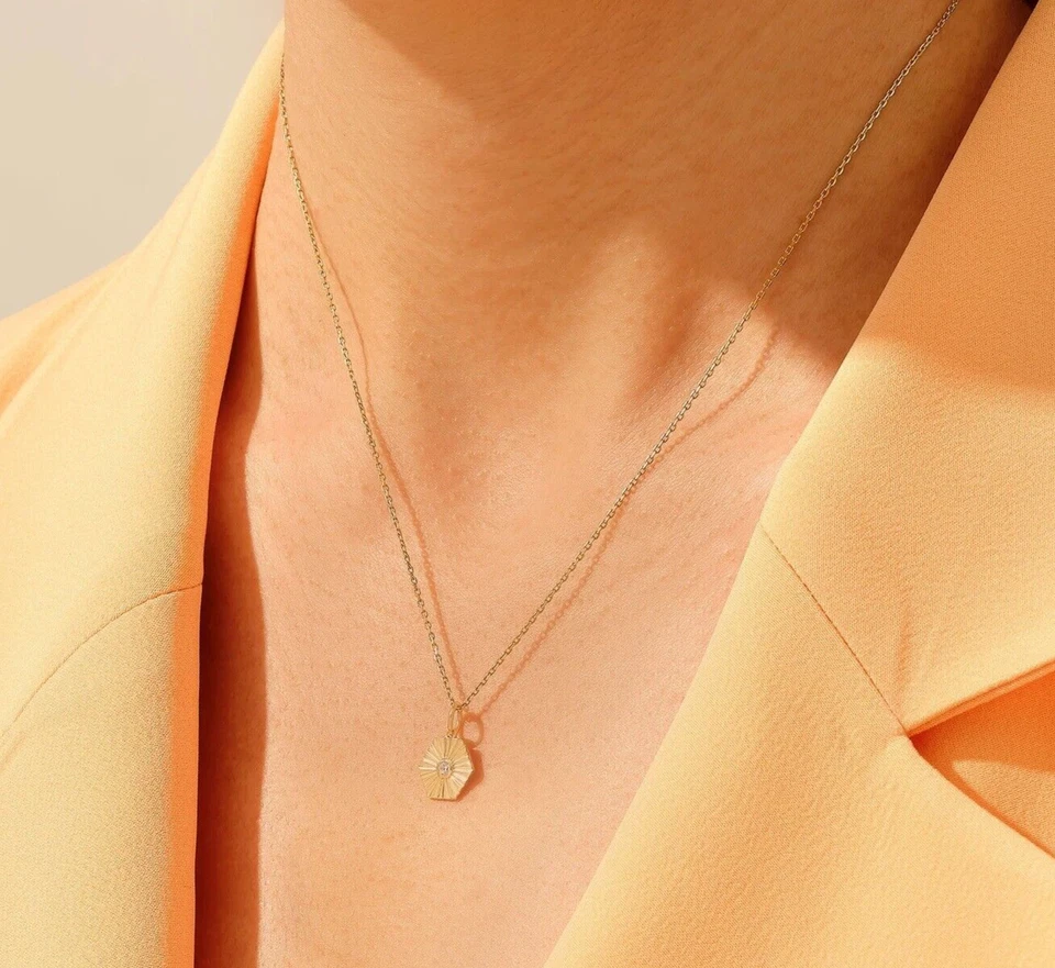 Colgante hexagonal amanecer capas dije laboratorio grwon diamante enchapado en oro amarillo de 14K Foto 4 de 4