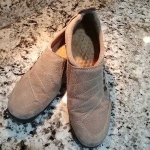 ladies tan suede loafers