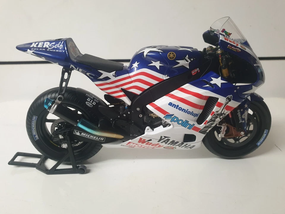 1/12 Minichamps Colin Edwards 2008 Yamaha Ltd Ed 700 - Signed with COA  - Image 2 of 4