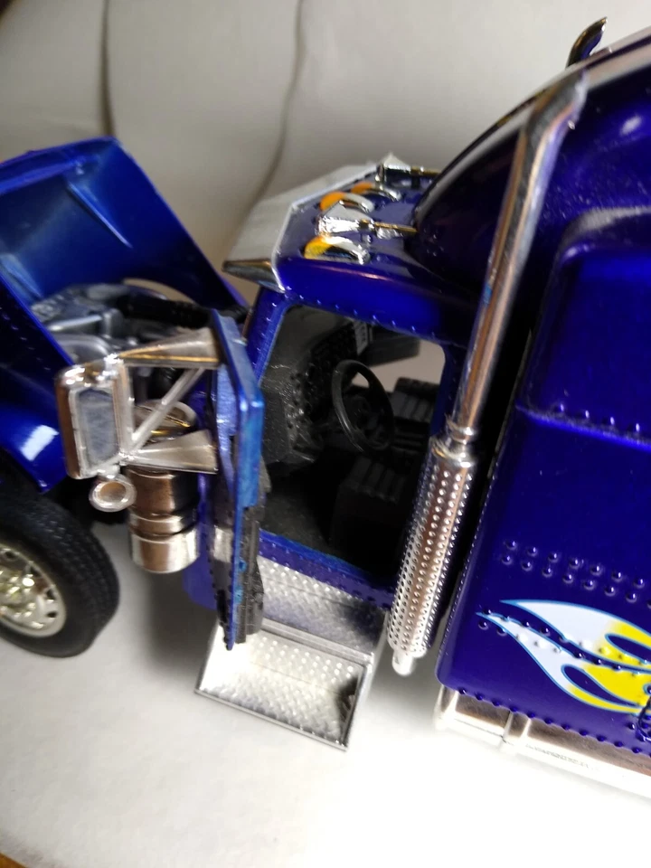 Remolque semirremolque Peterbilt camión juguete 20100 puertas móviles capó ruedas águila Foto 4 de 4