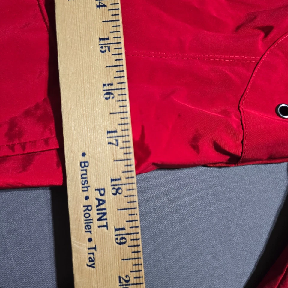 Abrigo de lluvia rojo con capucha resistente al agua Cole Haan chaqueta para mujer pequeño empacable Foto 3 de 4