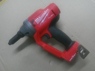 Milwaukee 2660-20 M18 Rivet Tool -- ONE KEY -- **BROKEN/FOR PARTS**