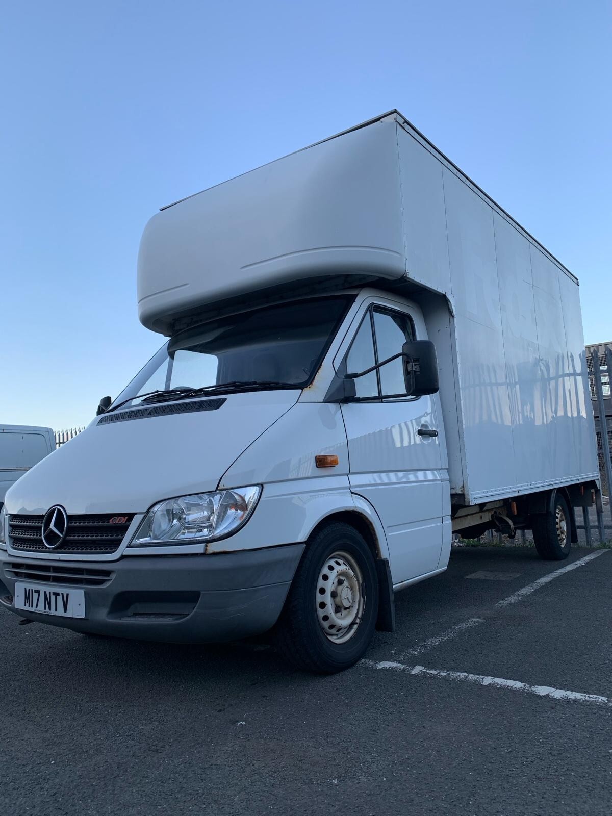 Mercedes Sprinter Luton Tail Lift *MOT FAILURE BODYWORK* Drives great