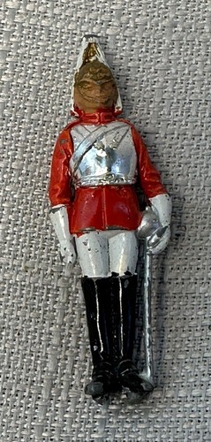 BRITAINS LTD British Guard Toy Soldiers, Grenadier Lead Soldier And Tree Vintage - Picture 10 of 13