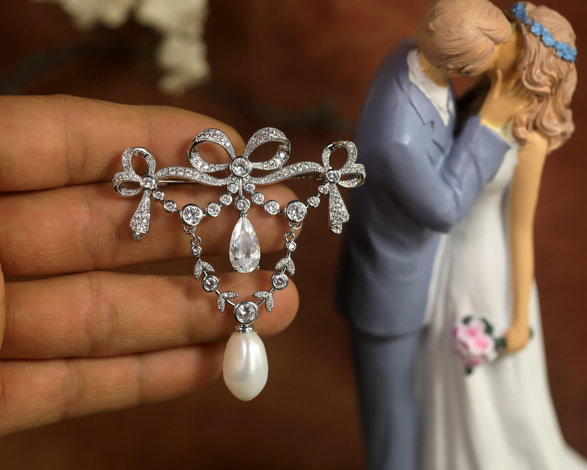 アクセサリー Belle Brooch Bow Floral Cultured Pearl White Belle Epoque Style