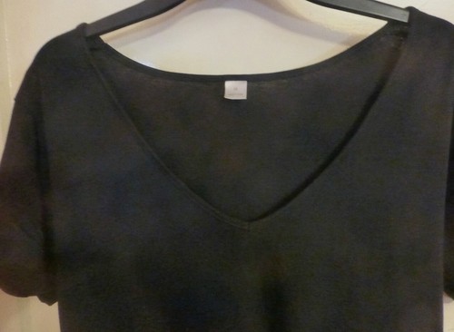 T-Shirt tiefer V-Ausschnitt 100% Baumwolle schwarz Größe M Casual - Bild 2 von 3