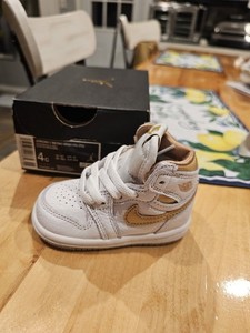 Jordan 1 Retro High OG  White Metallic Gold 4c NIB