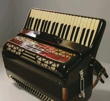 Silvio Soprani 41/100 Piano Accordion Vintage With Case and Straps Made in Italy