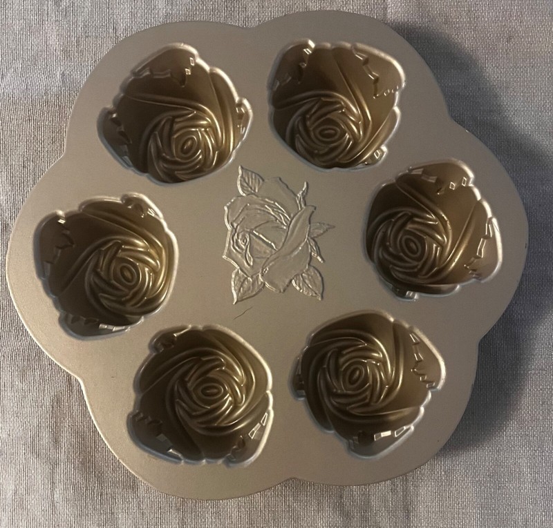 Nordic Ware Rosebud Cakelet Baking Pan Model 85148