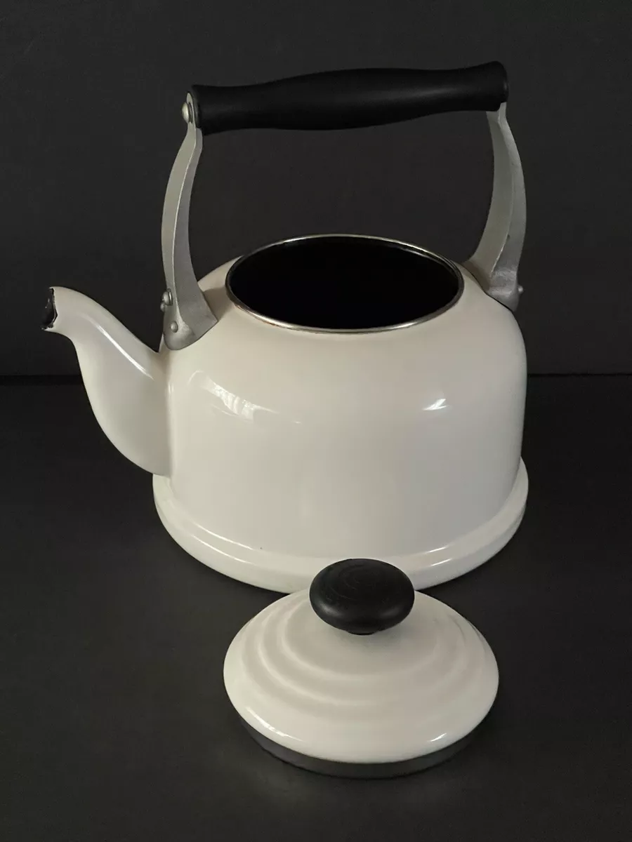 Le Creuset Kettle: Whistling, White