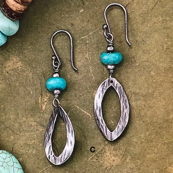 Pendientes de lágrima ovalados con cuentas de turquesa estabilizadas de plata de ley Silpada W1862 Foto 3 de 4