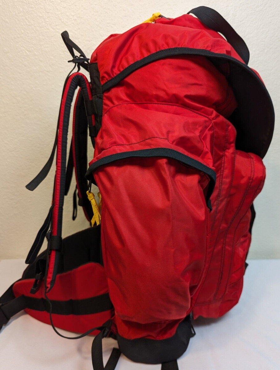 Marlboro ADVENTURE TEAM バックパック レッド 非売品 Marlboro ADVENTURE TEAM バックパック レッド 非売品 - メルカリ