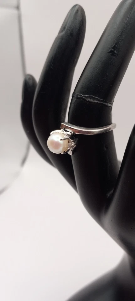 10k White Gold Ring W/ Pearl And 2 Cubic Zirconias Size 6.5 Vintage  - Image 3 of 4