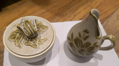 Red Wing Pottery Damask pattern Creamer and Sugar Bowl With Lid