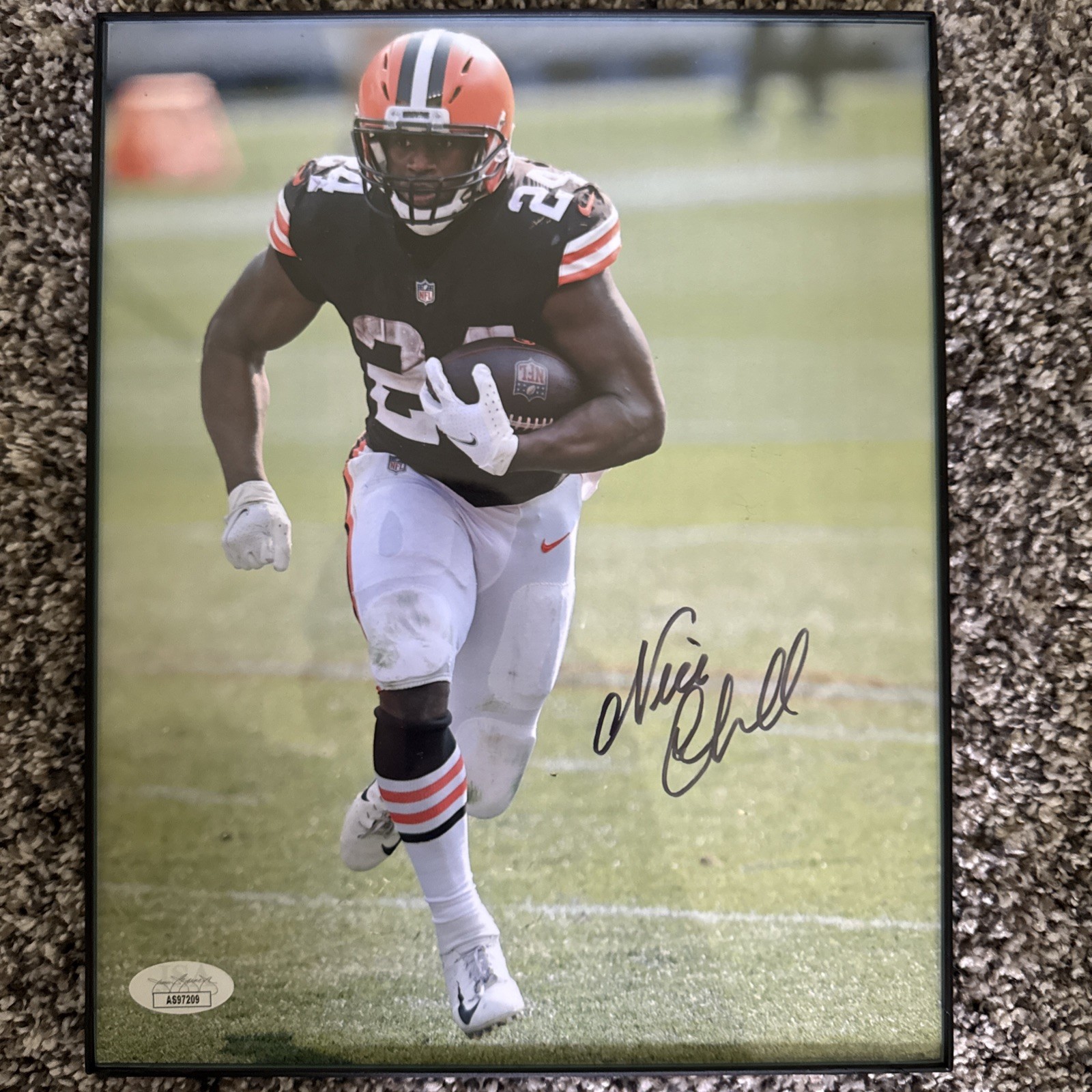 Nick Chubb Autographed Signed Cleveland Browns 8x10 Photo with Frame JSA Certified 