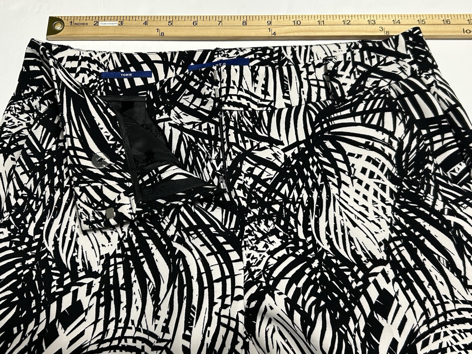 Apt. 9 Essentials Torie Women's Black & White Palm Floral Print Capri Pants Sz 6 thumbnail 8
