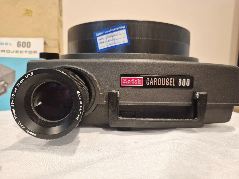 Proyector de diapositivas Kodak Carousel 600 reconstruido profesionalmente totalmente funcional 6909 Foto 2 de 4