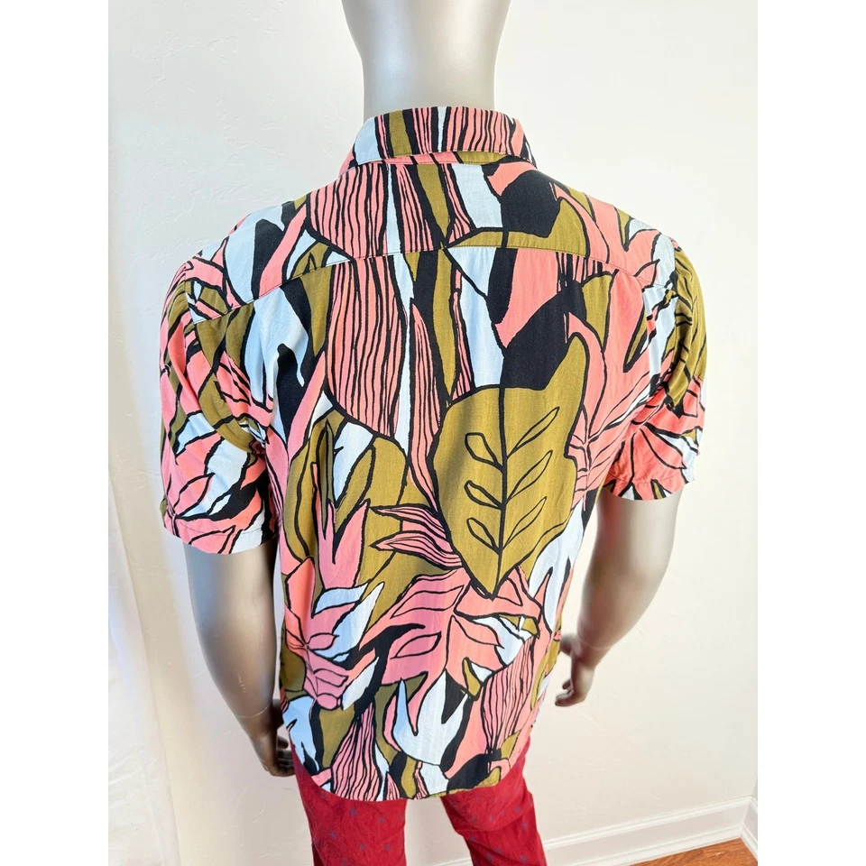 Volcom Men's Pleasure Cruise Tropical Leaf Button Down Shirt L - Image 3 of 4