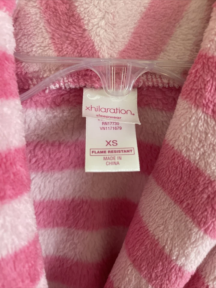 Bata suave a rayas rosa Xhilaration para niñas talla XS Foto 4 de 4