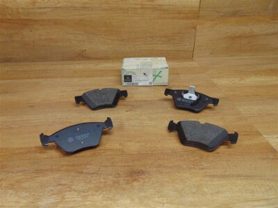 Front Brake Pad Set Genuine Mercedes W211/W220 - A0044200720