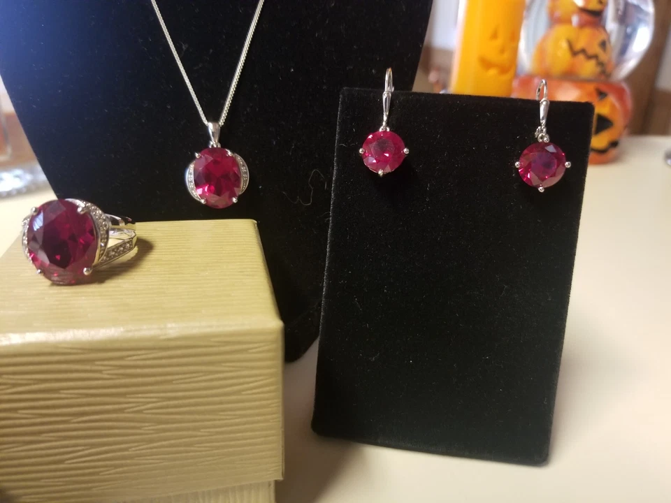 JUEGO DE JOYAS RUBÍ AUTÉNTICO CULTIVADAS EN LABORATORIO EN PLATA DE LEY 925 Foto 2 de 4