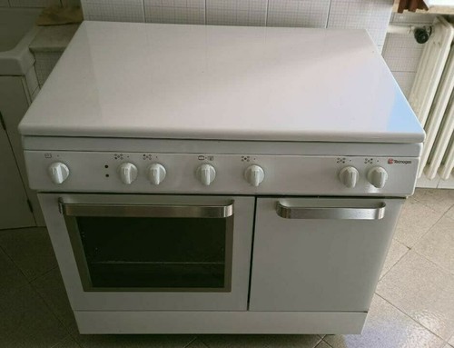 Cucina con 4 fuochi e forno con bombola a gas marca Tecnogas - Usata come  nuova | eBay