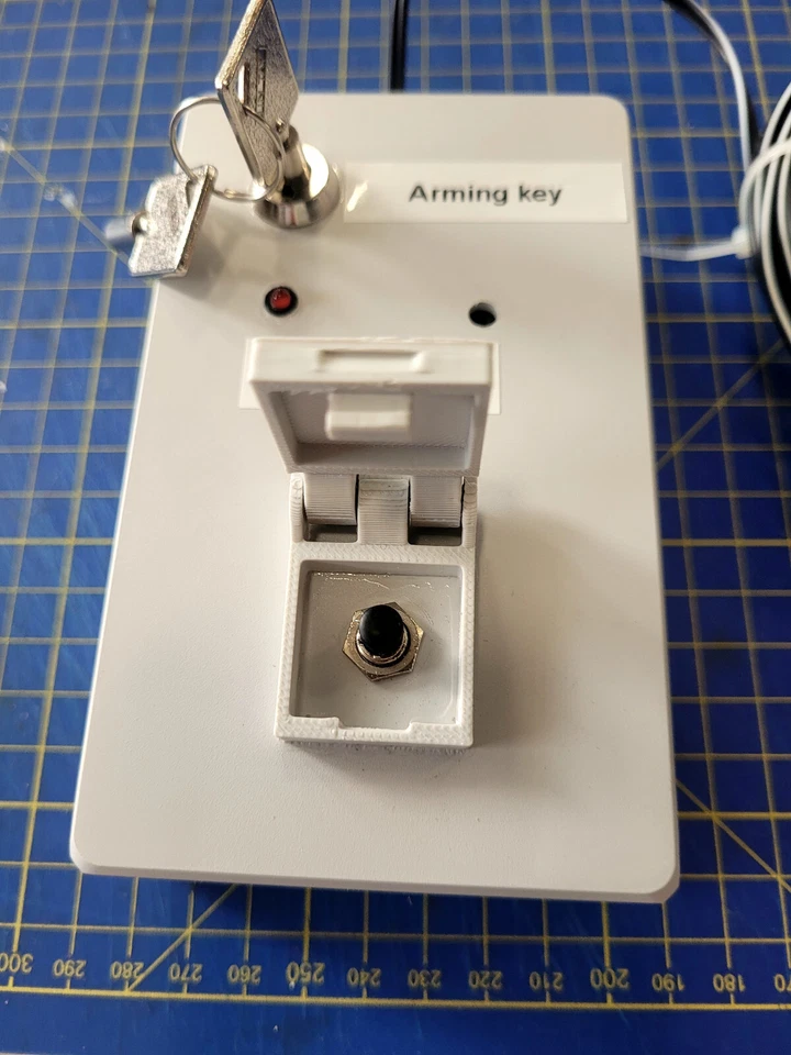 Rocket Launch Controller, with arming key, light, buzzer and button cover - Image 2 of 2