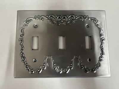 BrassSmith House - CW-3A - Concord Wreath Triple Switch Plate Cover
