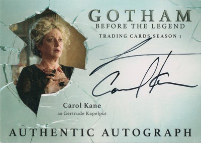 Gotham Staffel 1, Carol Kane (Gertrude Kapelput) Autogrammkarte CK