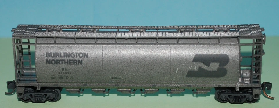 Delaware Valley N Scale-BN 6 bay Cylindrical Hopper car # 445007 - Image 4 of 4