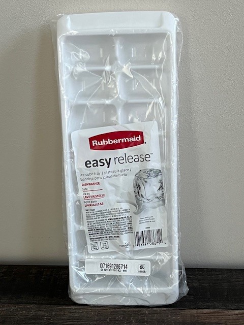 Rubbermaid Ice Cube Tray Easy Release White Plastic 16 Cubes Dishwasher Safe NEW