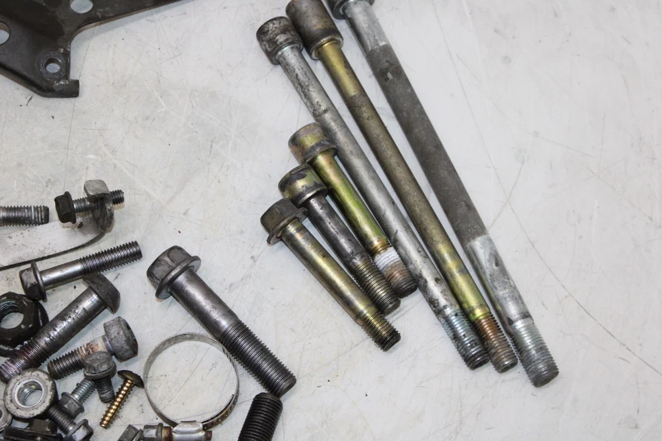 Honda CBR900RR 2000 OEM pernos de montaje de motor hardware tornillos de motor Foto 4 de 4