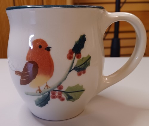 HARTSTONE KERAMIK STEINZEUG LATTE BECHER Rotkehlchen Vogel auf Stechpalme