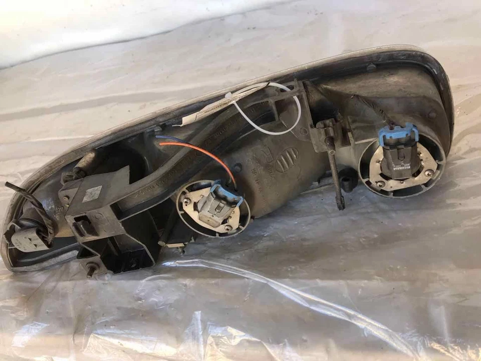 Faro delantero derecho Saturn S Series SL1 2000-2002 Foto 3 de 4