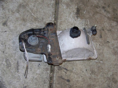 1989-1998 Geo Tracker Driver Left Headlight Turn Signal W/ Bracket OEM - Picture 4 of 6