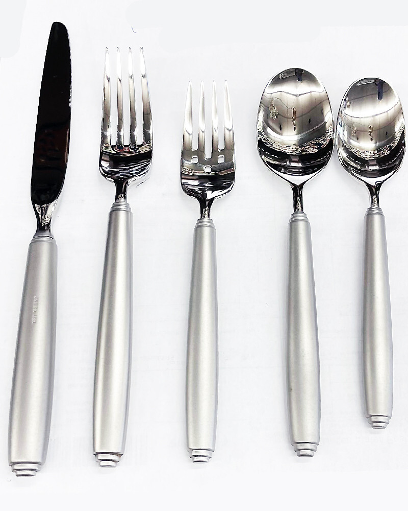LAMAIS by Oneida 5 Piece Place Setting 18/8 NEW NEVER USED made in