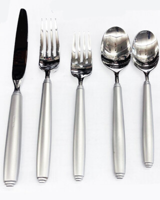 LAMAIS by Oneida 5 Piece Place Setting 18/8 NEW NEVER USED made in